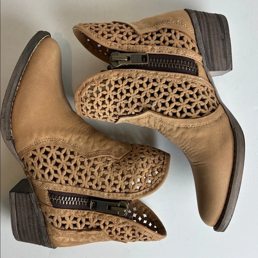 Circle G by Corral Q0002 Tan Shortie Ankle Boot Laser Cut Zipper US 6.5 Rodeo